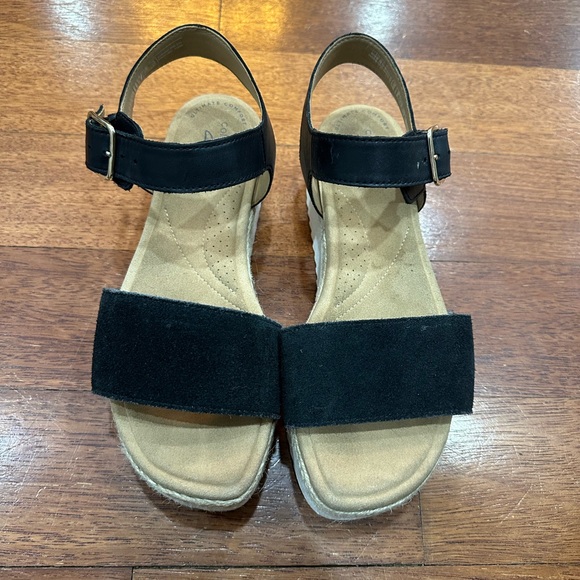 Clark’s women’s sandals - Picture 2 of 3